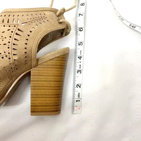 FERGALICIOUS Vorge Laser Cut detail Open Toe Sandal Womens 6 M - Picture 11 of 13